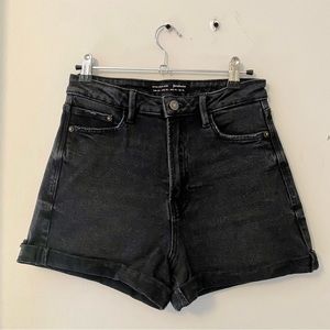 Stradivarius mom slim short with stretch in black